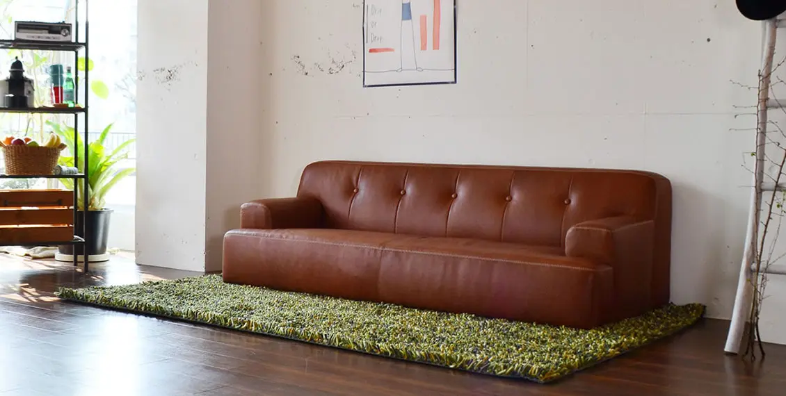 マルーンソファのイメージ