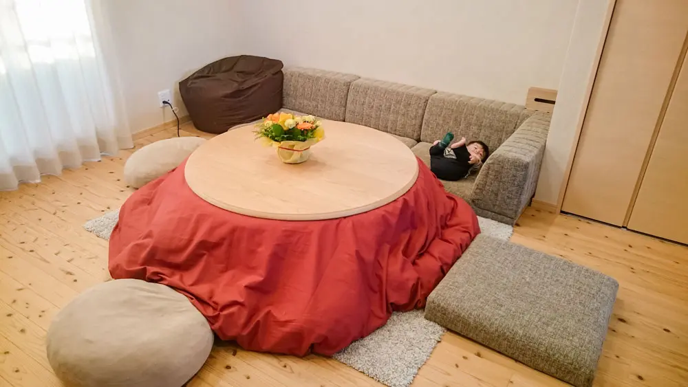 こたつをどう囲む?こたつ×ローソファのレイアウト提案