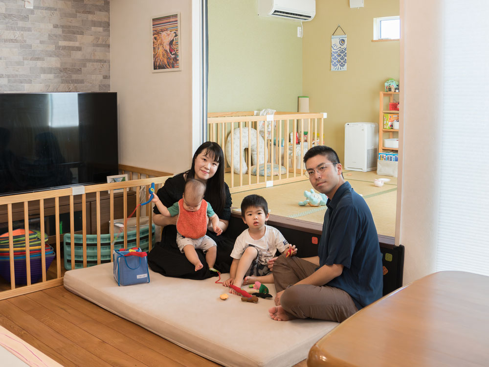 フレキシブルだからずっと使える、子育てとローソファ「フロフロ」のいい関係。