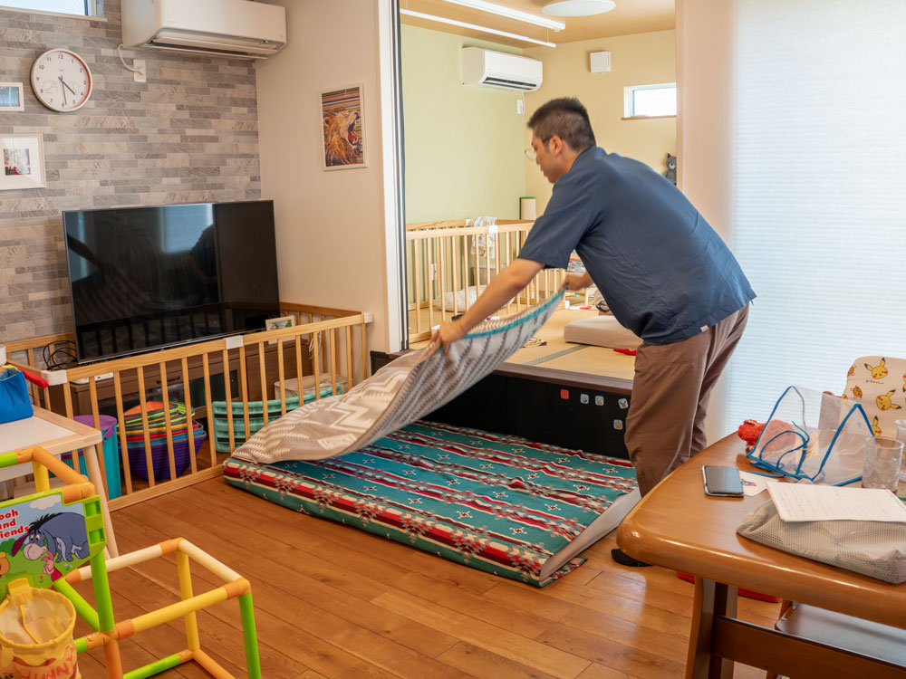 フレキシブルだからずっと使える、子育てとローソファ「フロフロ」のいい関係。