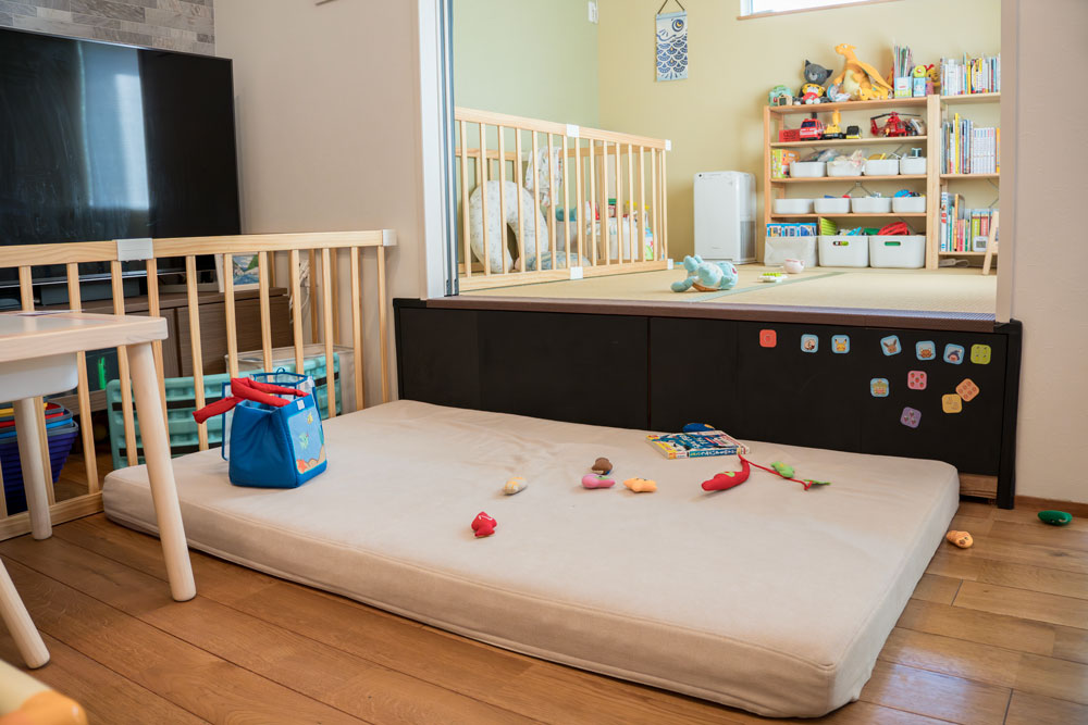 フレキシブルだからずっと使える、子育てとローソファ「フロフロ」のいい関係。