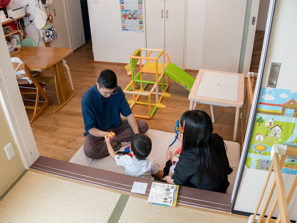 フレキシブルだからずっと使える、子育てとローソファ「フロフロ」のいい関係。
