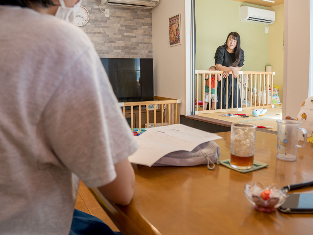 フレキシブルだからずっと使える、子育てとローソファ「フロフロ」のいい関係。