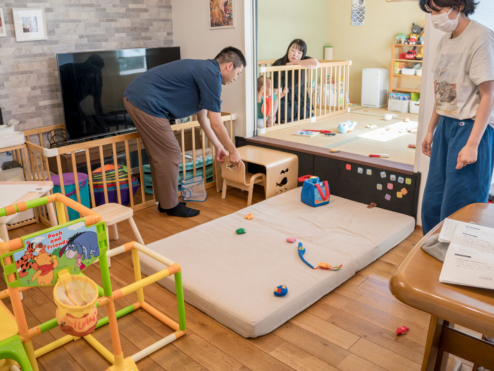 フレキシブルだからずっと使える、子育てとローソファ「フロフロ」のいい関係。
