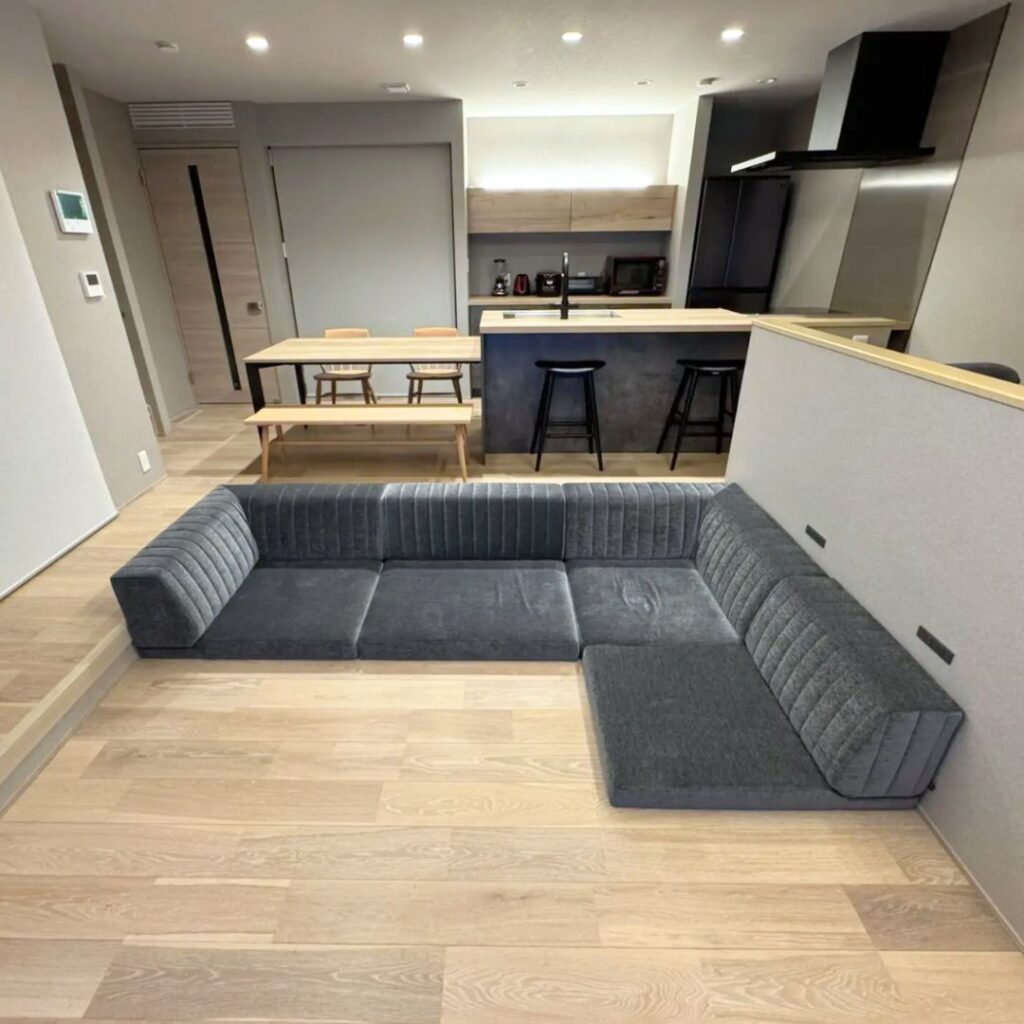 グレー×ローソファ 納品事例|ピカソソファ