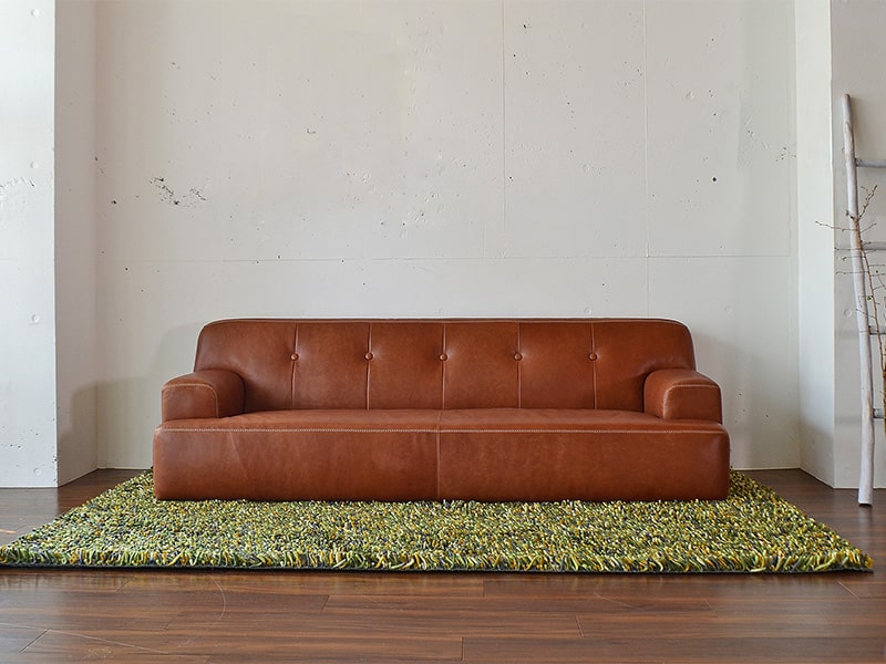 本革のローソファ マルーンソファ