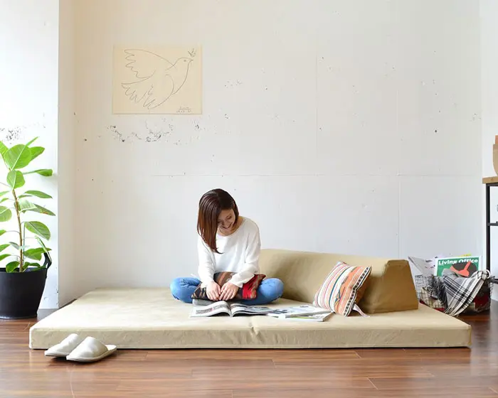 好きな場所をソファにする。自由なフロアソファ「FLO-FLO
