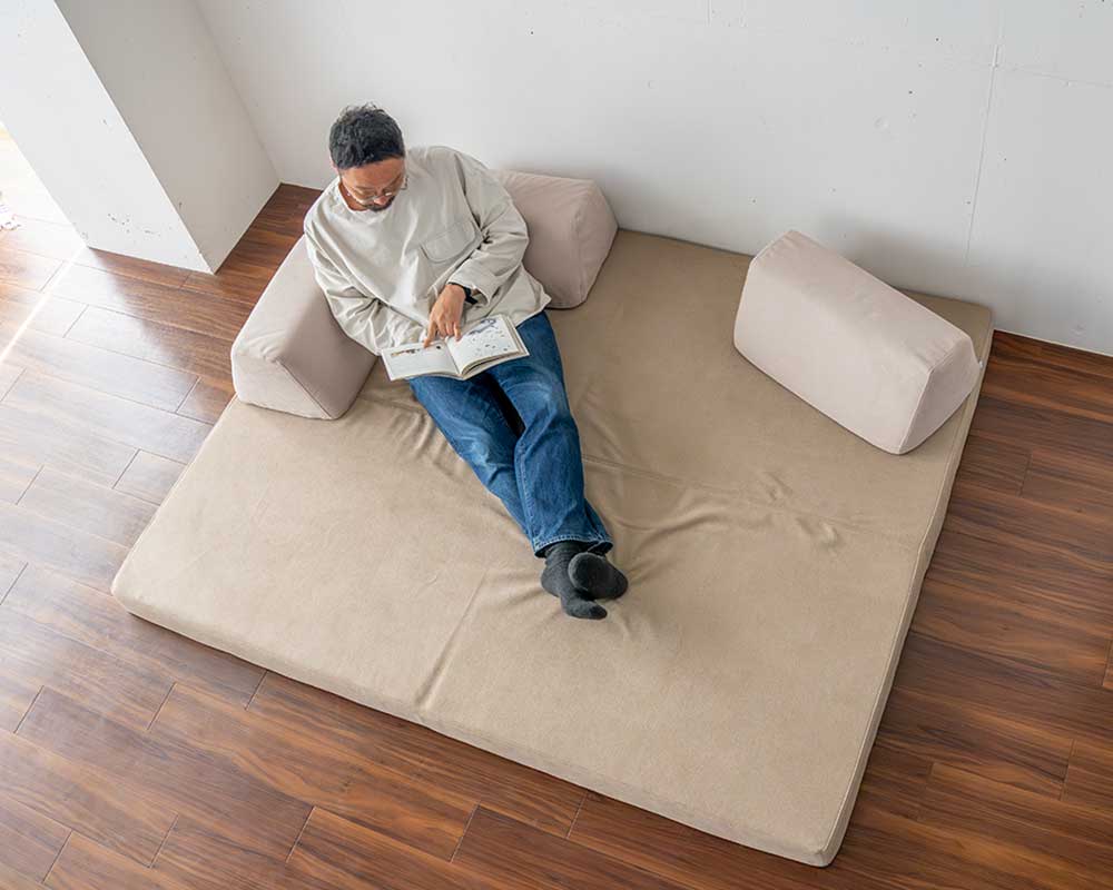 好きな場所をソファにする。自由なフロアソファ「FLO-FLO