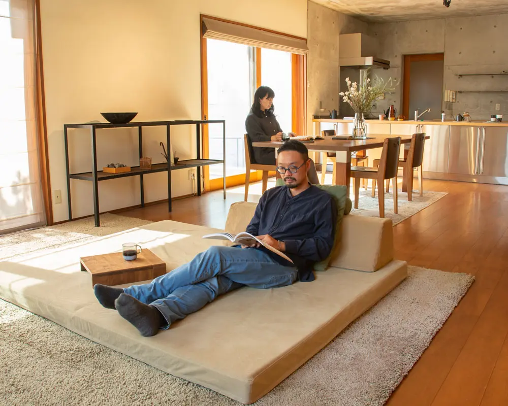 床のようなフロアソファ、フロフロ画像