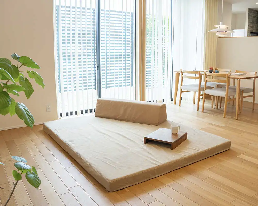 床のようなフロアソファ、フロフロ画像