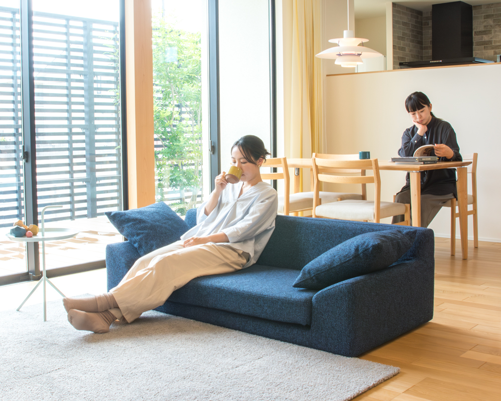 置くことで部屋を広く見せるローソファー「LOHAS SOFA」の商品