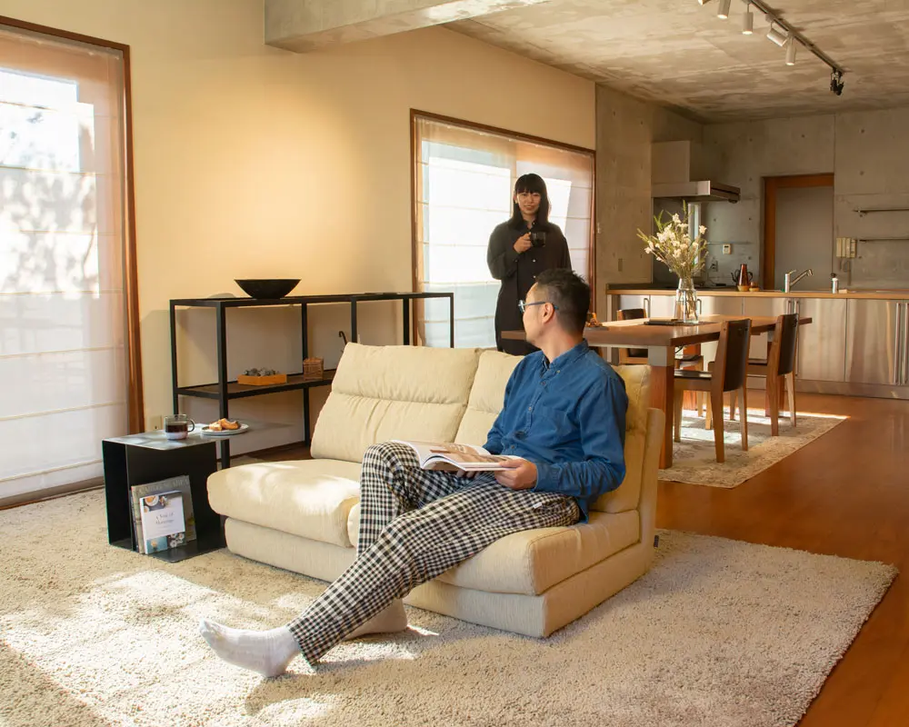 コンパクトなハイバックタイプローソファのパルフィソファ