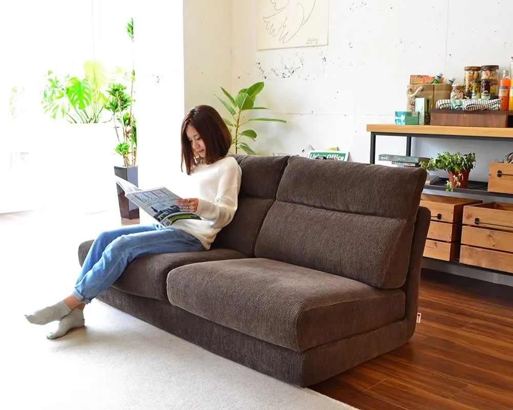 コンパクトなハイバックタイプローソファのパルフィソファ