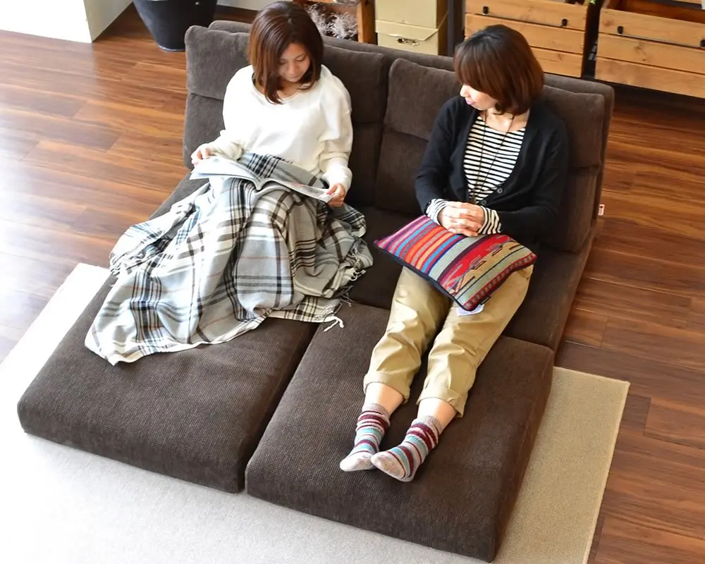 コンパクトなハイバックタイプローソファのパルフィソファ