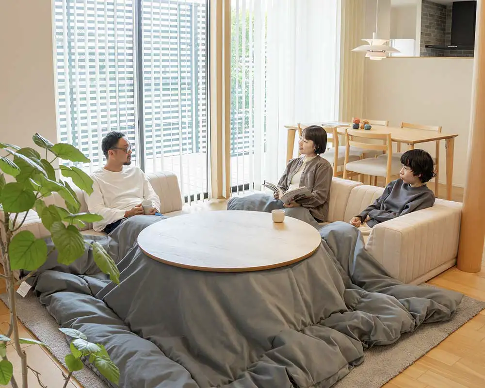 こたつや和室、畳にも合わせやすいローソファー「PICASSO SOFA」｜国産