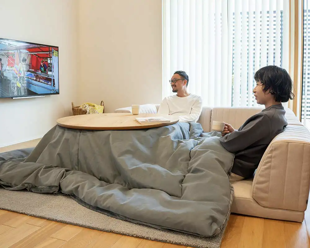 こたつや和室、畳にも合わせやすいローソファー「PICASSO SOFA」｜国産