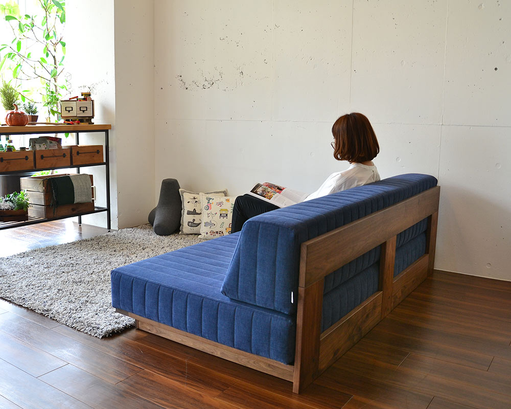 つみきソファとつみきの木のウォールナットタイプ、後面
