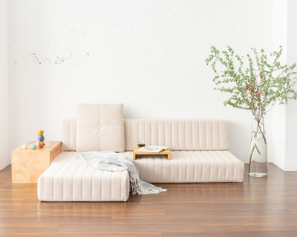 座面が広いローソファ、つみきソファ