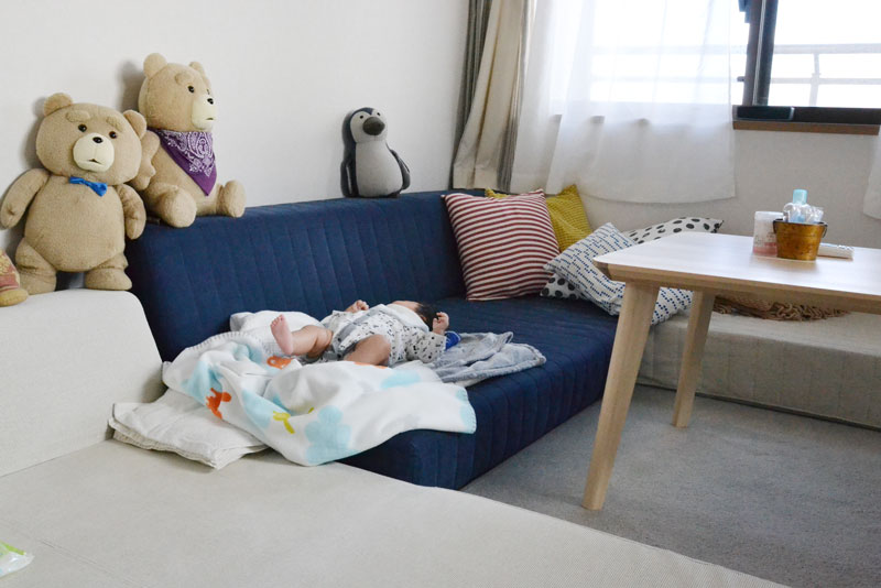 赤ちゃん・子供のソファからの転落を防止するために。