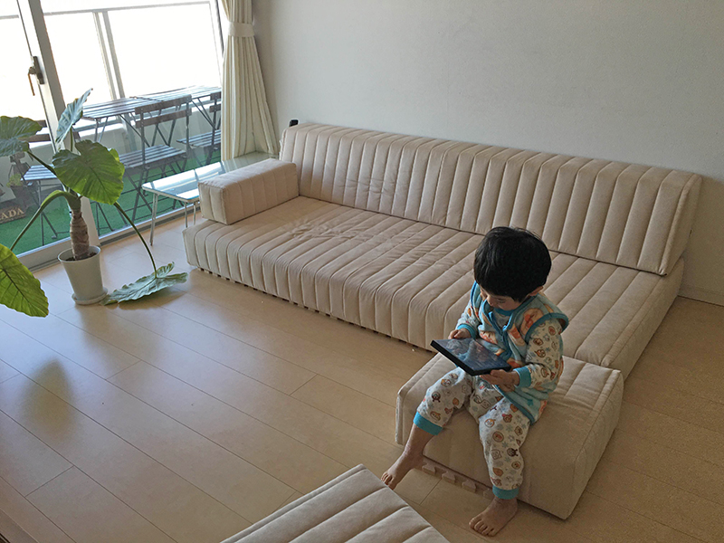 ウレタン製で子供との暮らしも安心！積み木のようなフロアソファ。