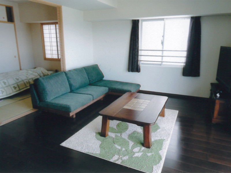 座り心地に一目惚れ！デニッシュソファがサイズ感も低さもお部屋にぴったり。
