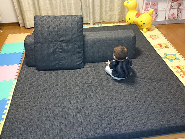 お子様の遊びスペースとしても、奥様のうたた寝スペースとしても。快適・安心なフロフロです