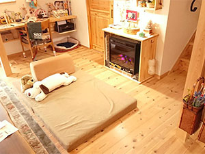 木を感じられる優しい部屋で、ごろごろ、のびのび。