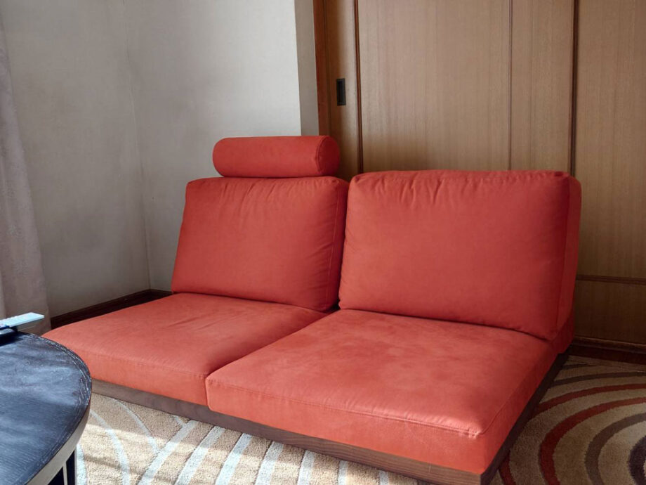 落ち着いたオレンジのローソファで、お部屋を華やかに！