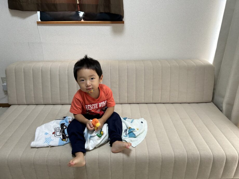 小さな子供との暮らしも安心！家族の成長を見守るローソファ。