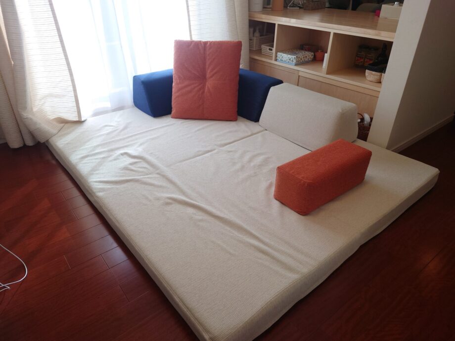 愛犬と一緒に選んだソファで、リビングいっぱいのごろごろ空間。