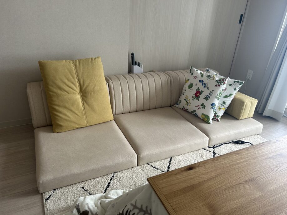 家で試せる「おためしソファ」で、こたつに合うソファを吟味。