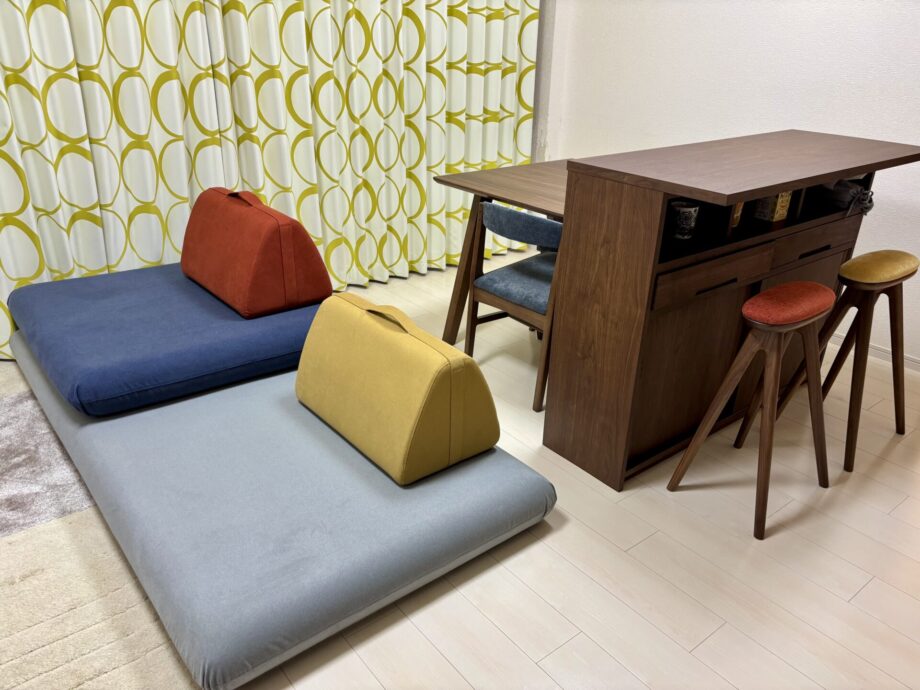 重ねて、並べて、背もたれを動かして、くつろぎ方自在なソファ◎