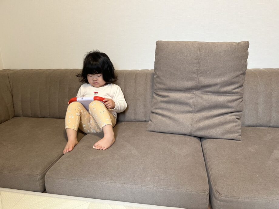 子供との暮らしも安心！家族団らんの時間に寄り添うピカソソファ。