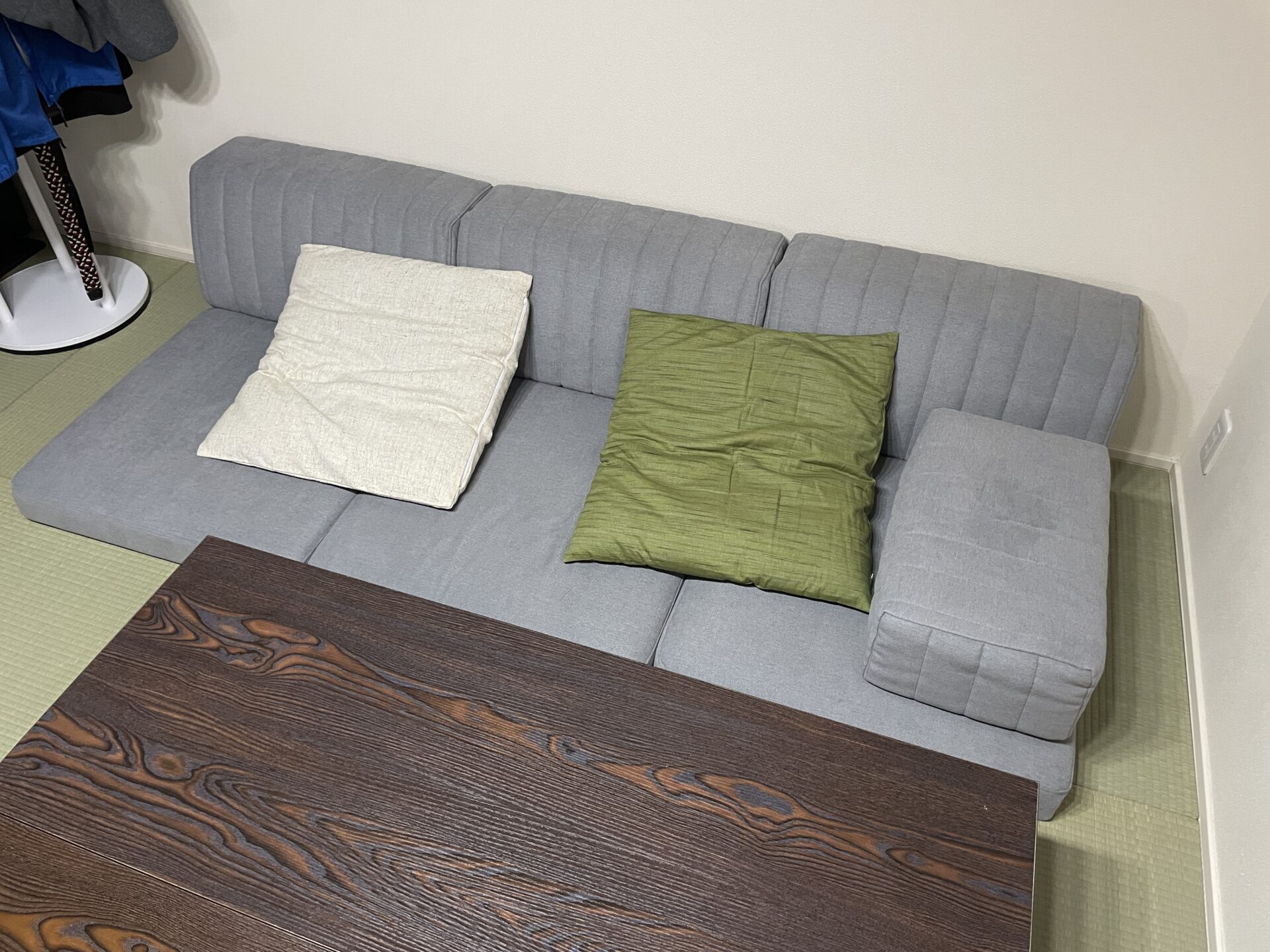 ピカソソファ ライトグレー 3人掛けローソファ ローソファー