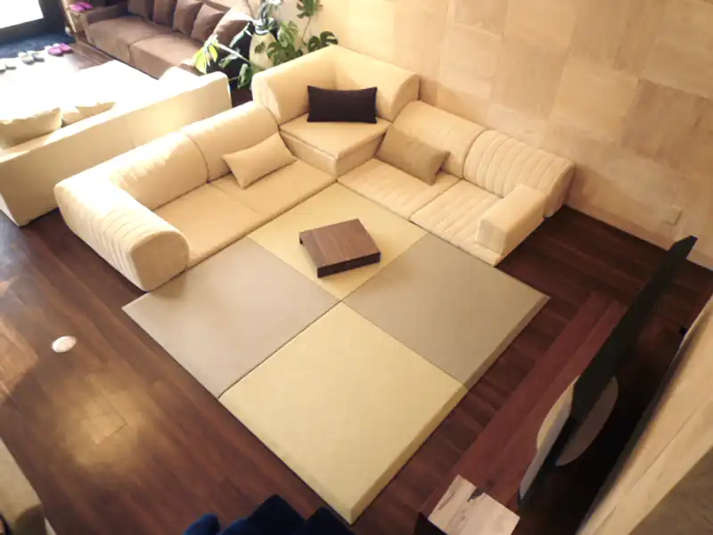 ソファ専門店からローソファ専門店に。